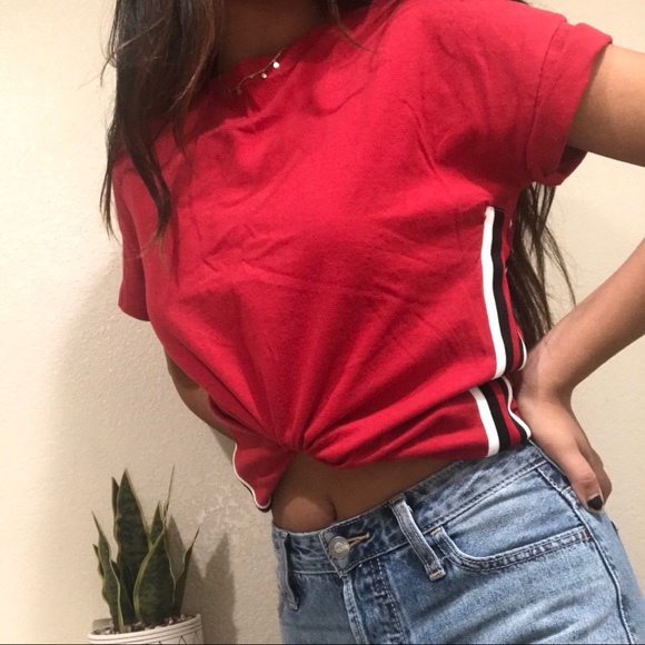 Red tee🦋 - Picture 3 of 6